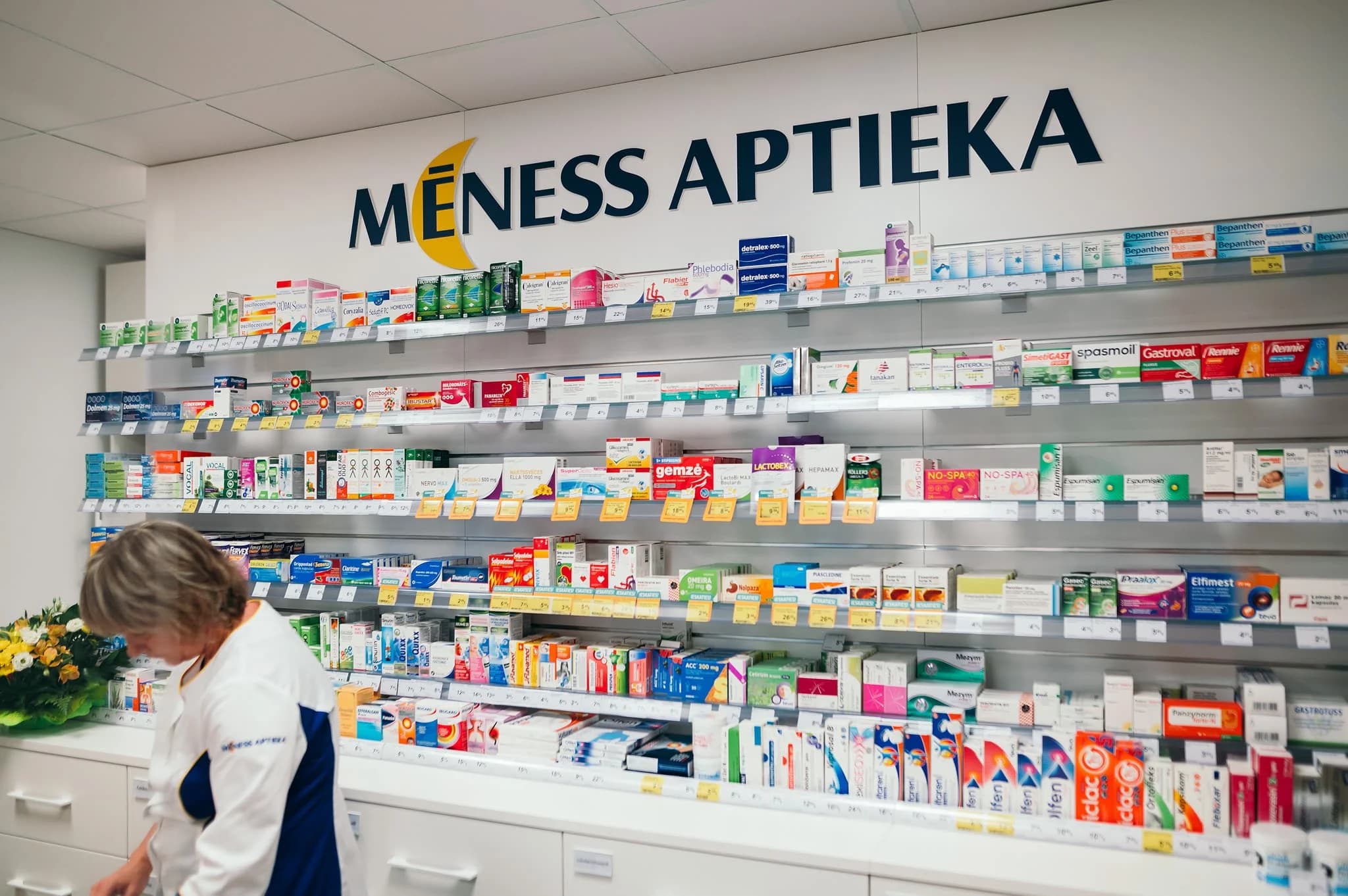 Pēc rekonstrukcijas durvis ver atjaunotā Mēness aptieka Ludzā