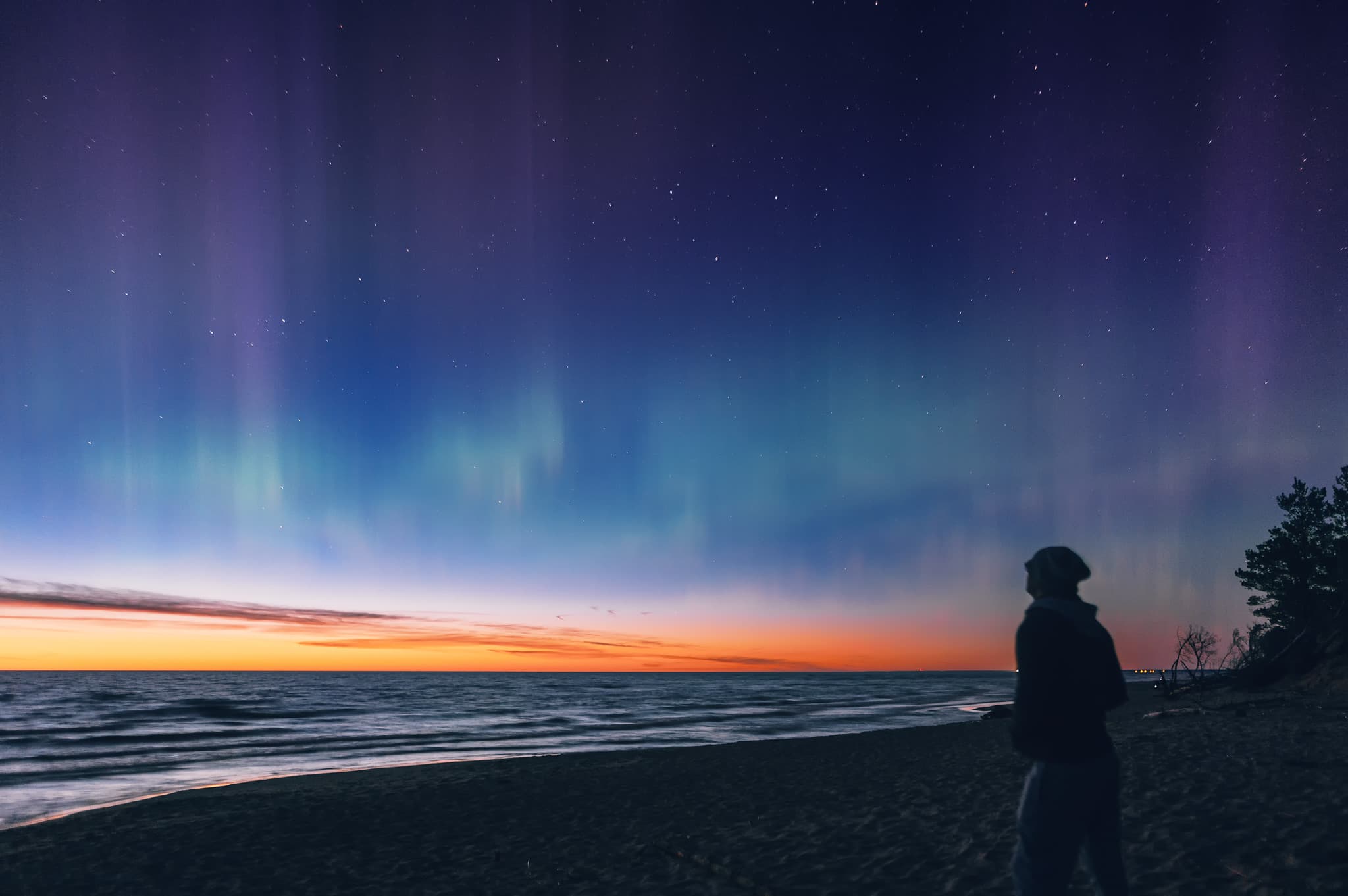 Ziemeļblāzma Baltijas jūras krastā netālu no Gaujas ietekas jūrā