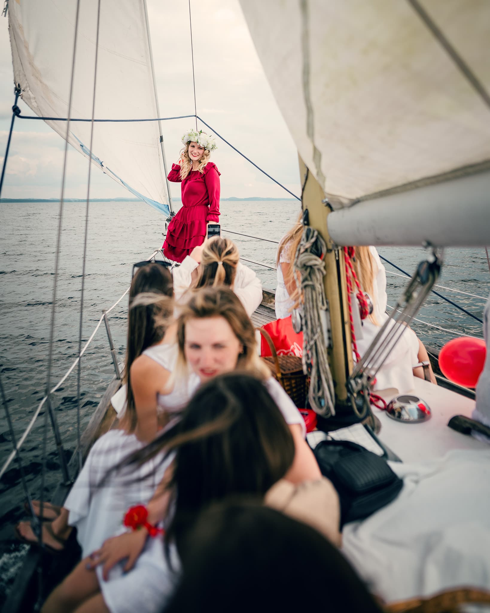 Vecmeitu ballīte, izbrauciens ar buru jahtu "Buru Guru", Rāznas ezers