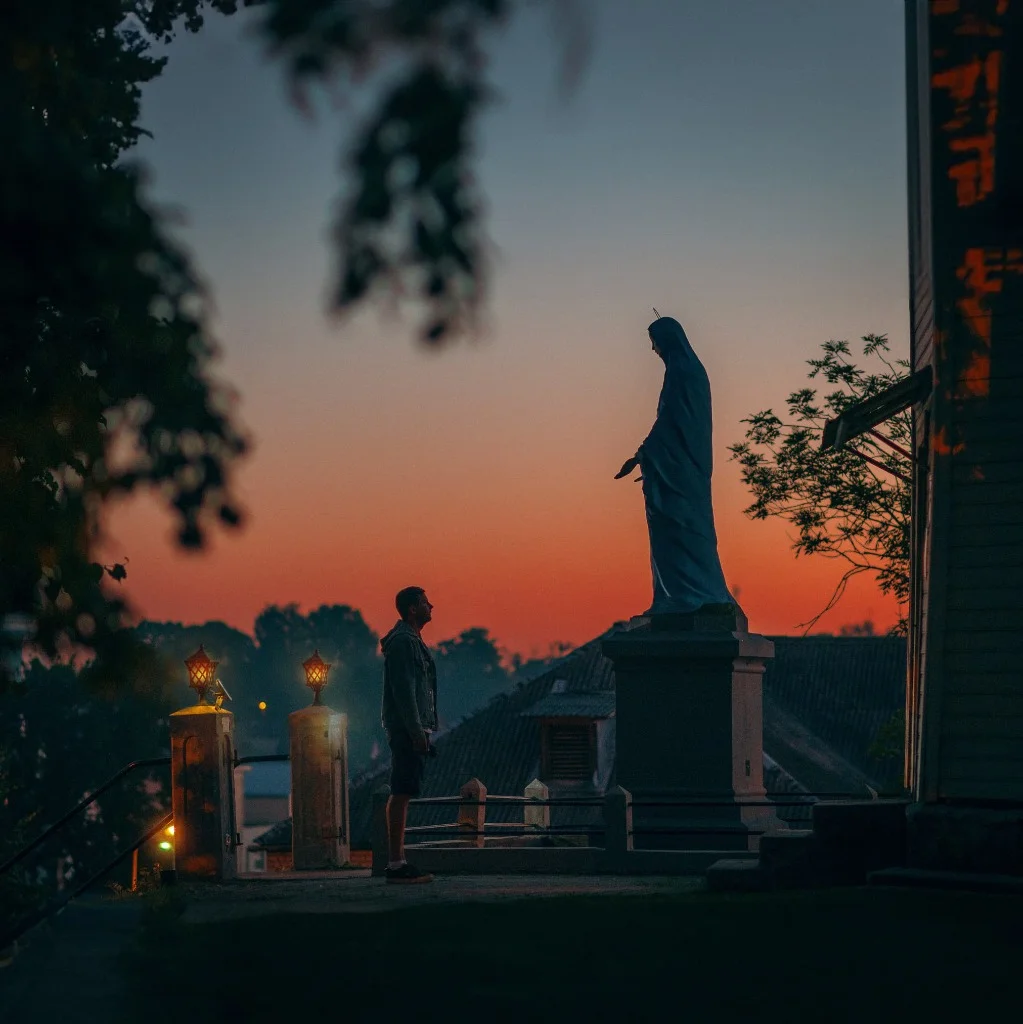 Pie skulptūras "Māras zemes karaliene", Ludza